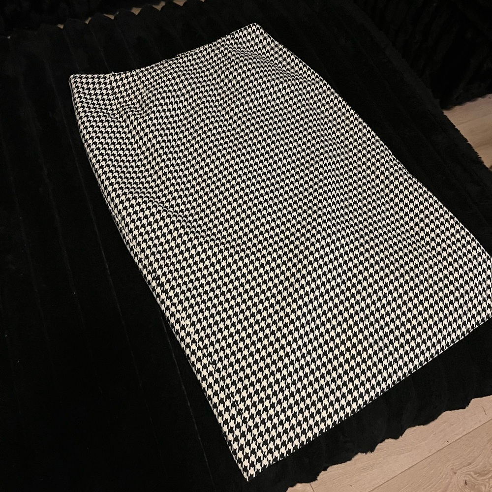 Jones Studio Black and White Pencil Skirt